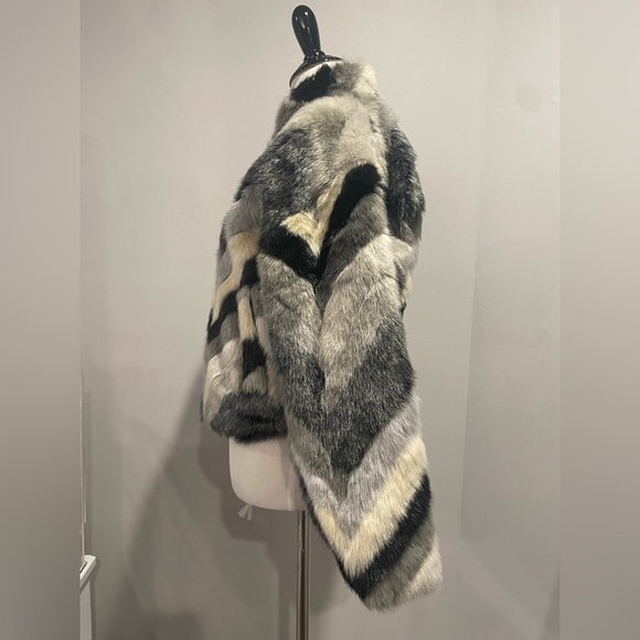 Olivaceous Faux Fur Multi-Colored Jacket - Picture 3 of 4